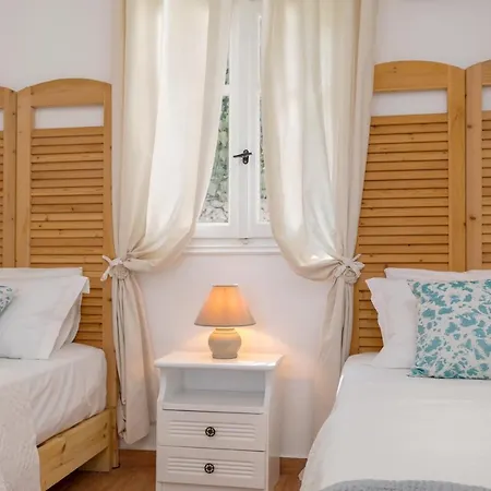 بيت للعطل Kostas